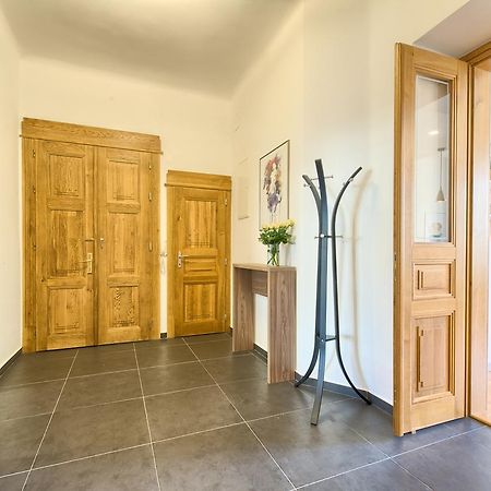 Spacious And Bright Apartment Dusni 13 ปราก ภายนอก รูปภาพ